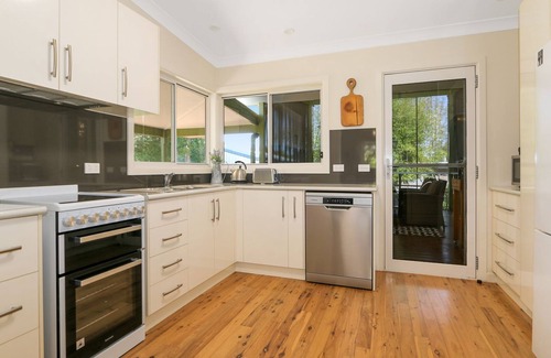 Beechworth House | The Bark Hut – a cosy retreat just steps from Beechworth’s best!