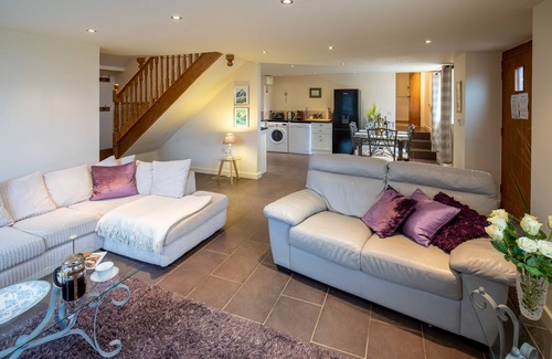 Leek House | The Barn at Brambles Farm