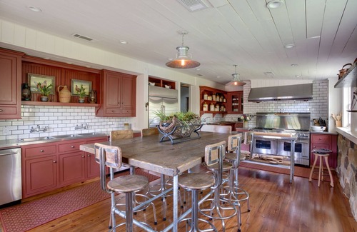 Lakemont House | The Barn at Lake Rabun-A place to Gather w/Family&Friends, - Rent & Relax!