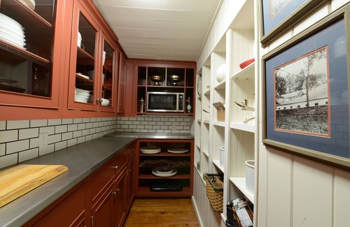 Lakemont House | The Barn at Lake Rabun-A place to Gather w/Family&Friends, - Rent & Relax!