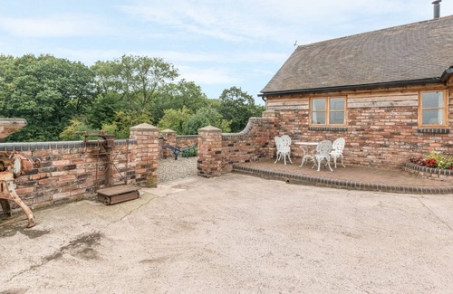 Coalbrookdale Cottage | THE BARN, family friendly, character holiday cottage in Leighton
