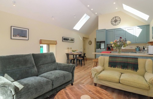 Cupar Cottage | THE BARN, LOWER LODGE, pet friendly, with a garden in Cupar, Fife