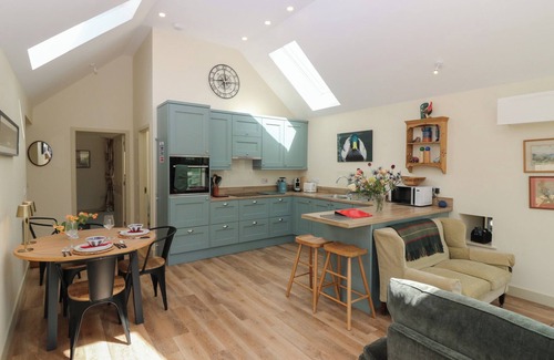 Cupar Cottage | THE BARN, LOWER LODGE, pet friendly, with a garden in Cupar, Fife