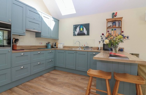 Cupar Cottage | THE BARN, LOWER LODGE, pet friendly, with a garden in Cupar, Fife