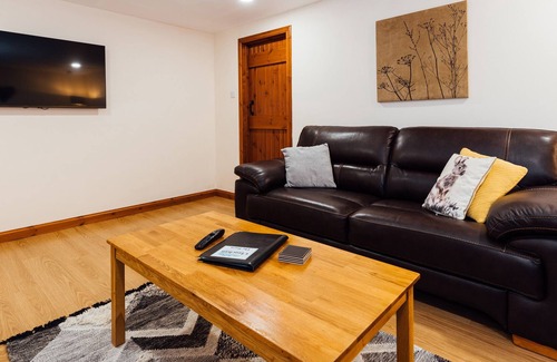 Castle Douglas House | THE BARN, pet friendly, with hot tub in Gatehouse Of Fleet