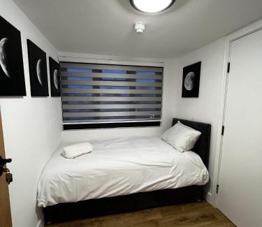 Oakleigh Hotel | The Barrington Hotel