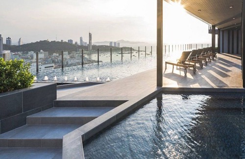Central Pattaya House | The Base Pattaya Condo Luxury Stay High Floor Pool Kitchen