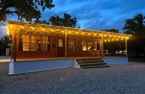 Albany Cabin | The Bass Hall Casita on Hubbard Shores