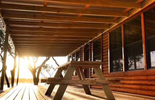 Albany Cabin | The Bass Hall Casita on Hubbard Shores