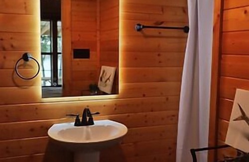 Albany Cabin | The Bass Hall Casita on Hubbard Shores
