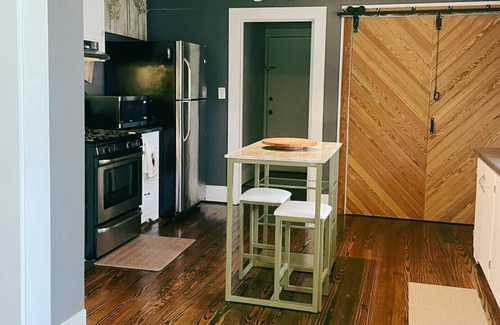 Schulenburg House | The Baum Suite: Charming 1950s Gem in Schulenburg ~New Owner~