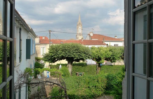 Saint-Georges-de-Didonne House | The beach 100 m- Beautiful renovated authentic Logis -14 peopl