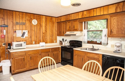 Frisco Cottage | The Beach Bux cottage is located one lot back and easy access to the beach!