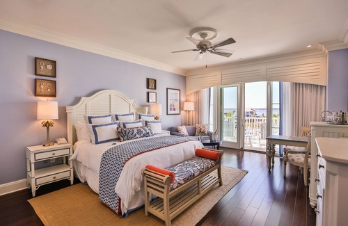 Charleston Resort | The Beach Club at Charleston Harbor Resort and Marina
