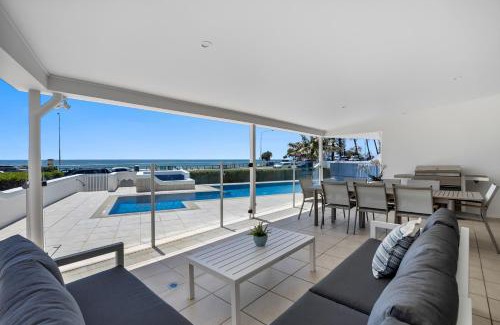 Alexandra Headland House | The Beach House at Alex