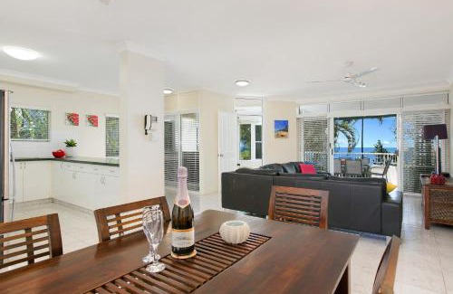 Trinity Beach Apartment | The Beach House 3BR Waterfront Apartment, Own WIFI