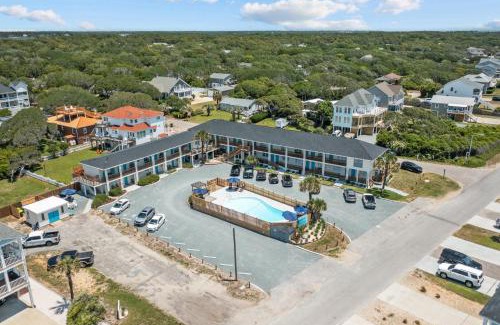 Yaupon Beach Apartment | The Beach House at Oak Island by Carolina Resorts