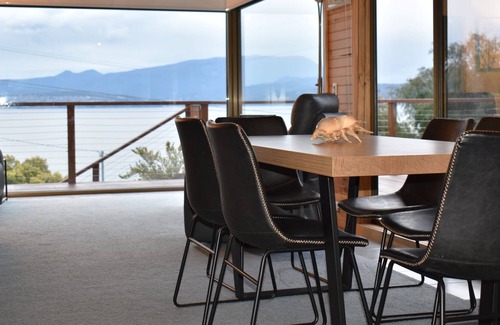 South Arm House | The Beach House Water & Mountain Views 38km to CBD