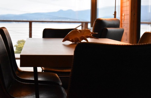 South Arm House | The Beach House Water & Mountain Views 38km to CBD