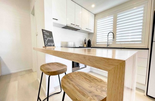 Towradgi Apartment | The Beach Pad | Renovated 1BR Steps from Towradgi