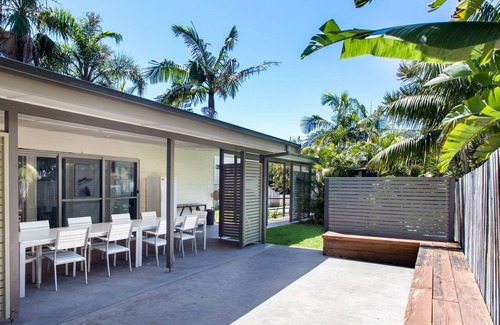 Blueys Beach House | The Beach Shack - Pacific Palms Holidays