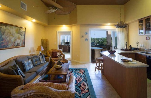 Kahaluu Bay Condo | The Beach Villas w/Pool Hot Tub & A/C!