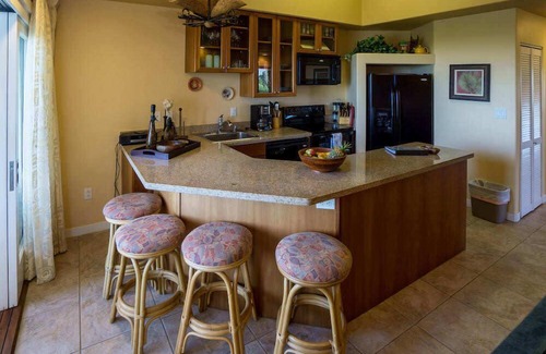 Kahaluu Bay Condo | The Beach Villas w/Pool Hot Tub & A/C!