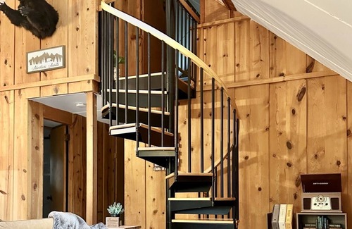 Pocono Summit Cabin | The Bear Cabin - Authentic Mountain Escape