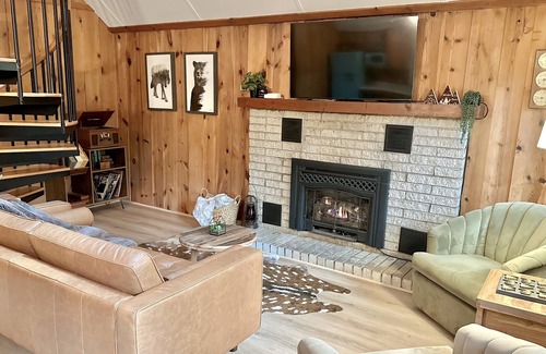 Pocono Summit Cabin | The Bear Cabin - Authentic Mountain Escape