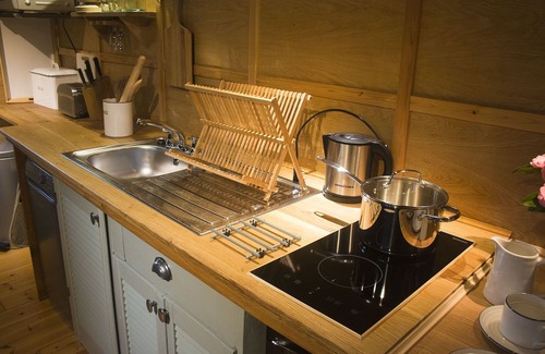 Saint Kew Cabin | The Beech Hut, A Romantic Wooden Cottage for 2, near Port Isaac