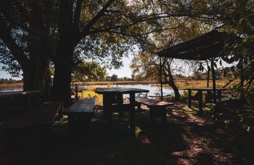 Maun Hotel | The Bell Frog Inn