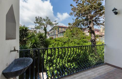 Historical Center Bed & Breakfast | The Bellini House by House In Naples