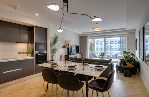 Grand Canal Dock Apartment | The Benson One by Dublin At Home