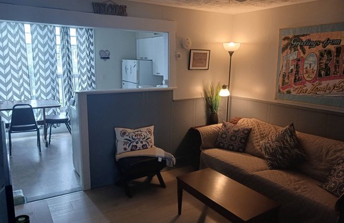 Hampton Apartment | THE BEST DOG FRIENDLY BEACH HOUSE IN HAMPTON.