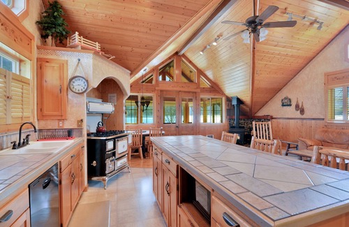 Port Angeles House | The best lakefront home with full amenities available - #1 Rated