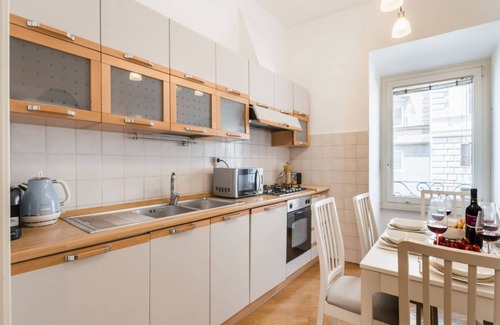 Monti Apartment | The Best Rent - Three-beroom flat near Colosseum
