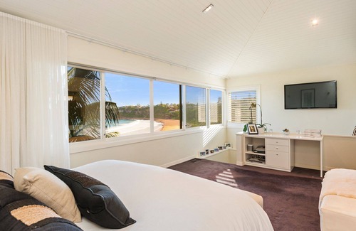 Newport House | The best view on Bungan Beach is at Bungan House by TCC