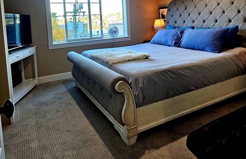East Queen Anne House | The Best Views of Lake Union & Downtown Seattle from this 4 Story House in QA