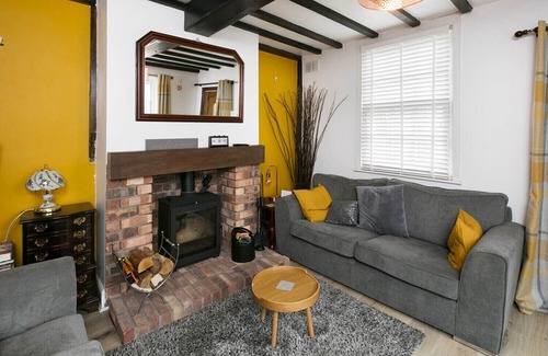 Bewdley Cabin | The Bewdley Bolt Hole ✅ LogBurner🔥King Bed 📶WiFi