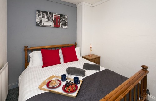 Bewdley Cabin | The Bewdley Bolt Hole ✅ LogBurner🔥King Bed 📶WiFi
