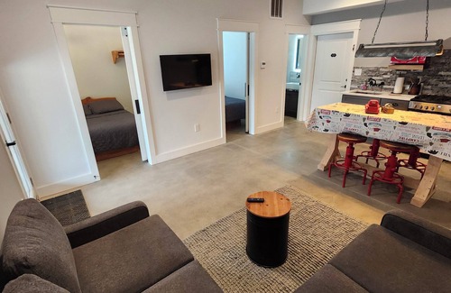 Ashley Oaks House | The Big Red Barn Unit # 7-Direct Access-150 yards to G-23