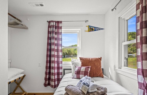 Alarka Cabin | The Bird's Nest Creekside Cabin