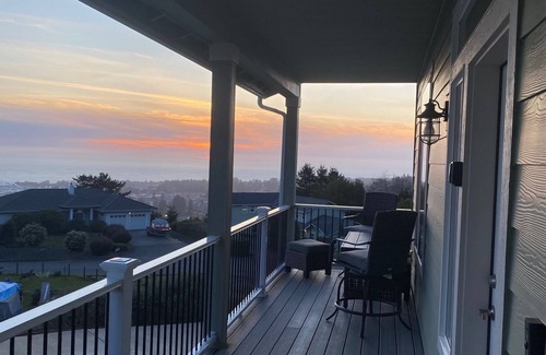 Brookings House | The Bird’s Nest: 5-yr new, 3 Bedroom 180 degree Ocean View Home in Brookings, OR