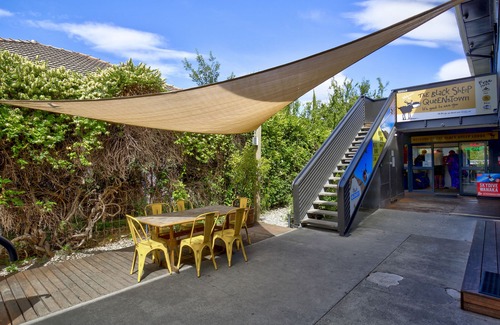 Queenstown City Centre Hotel | The Black Sheep Backpackers