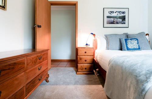 Binalong Bay House | The Blue Bush Shack in Binalong Bay