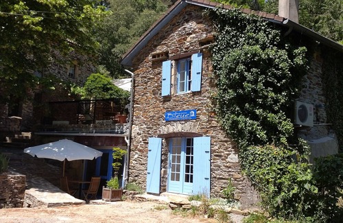 Saint-Melany House | The Blue House in Ardèche - Independant house with pool and river