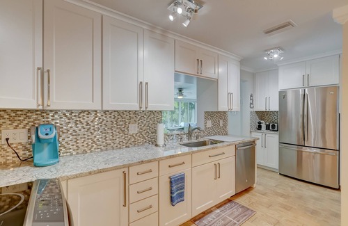 Oakland Park House | The Blue Key Cottage your own private Key!