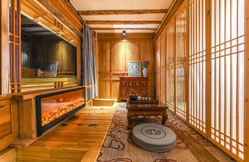 Shangri-La House | The blue mountains on the moon