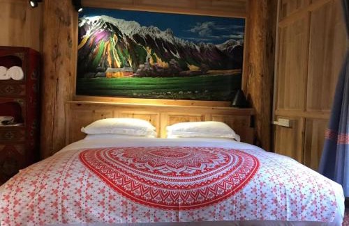 Shangri-La House | The blue mountains on the moon