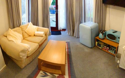 Newquay Cabin | The Blue Palms - Fistral Beach